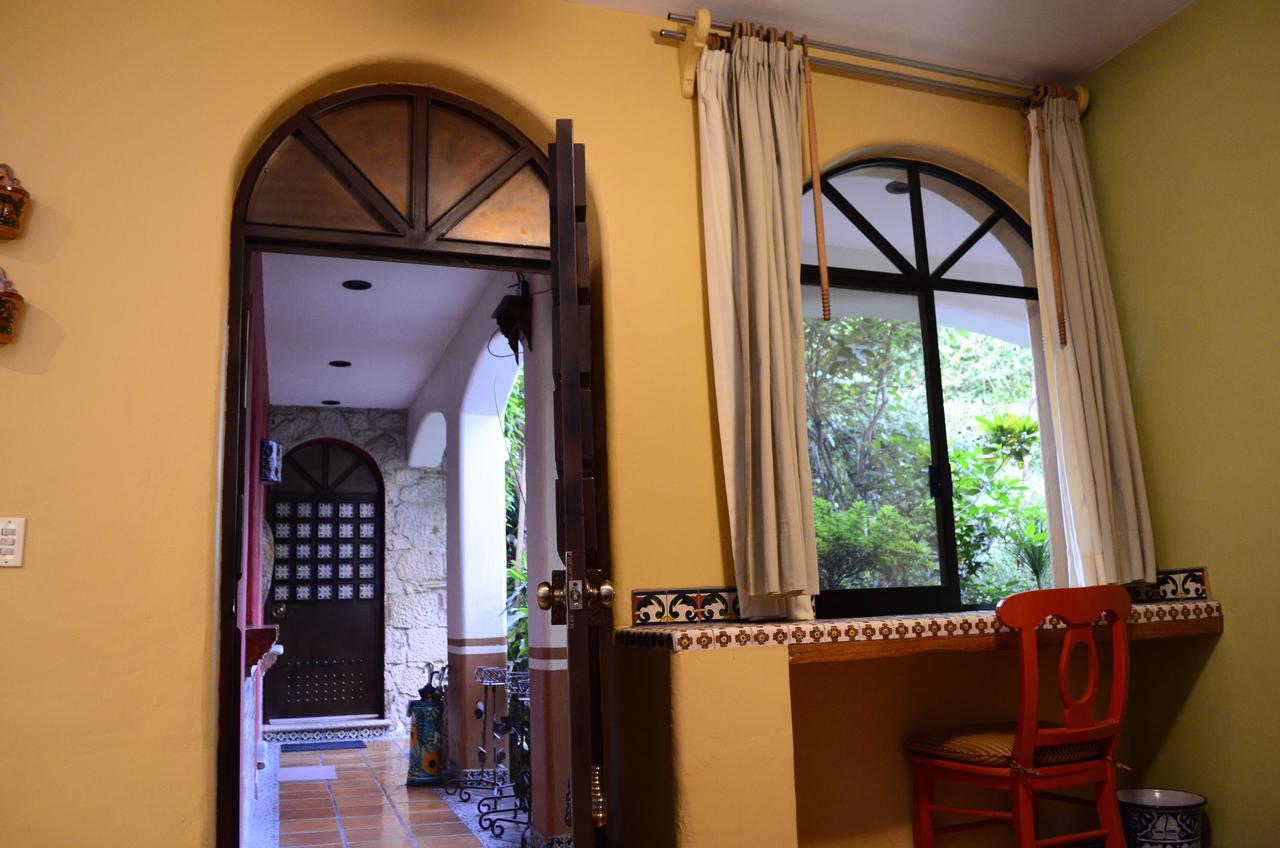Casa De Las Flores Bed & Breakfast Tlaquepaque Exterior photo