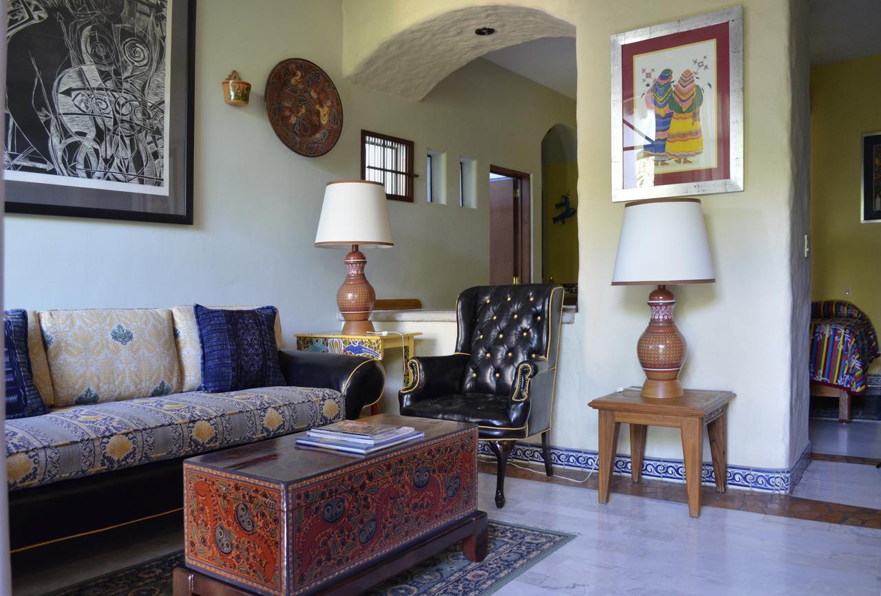 Casa De Las Flores Bed & Breakfast Tlaquepaque Exterior photo